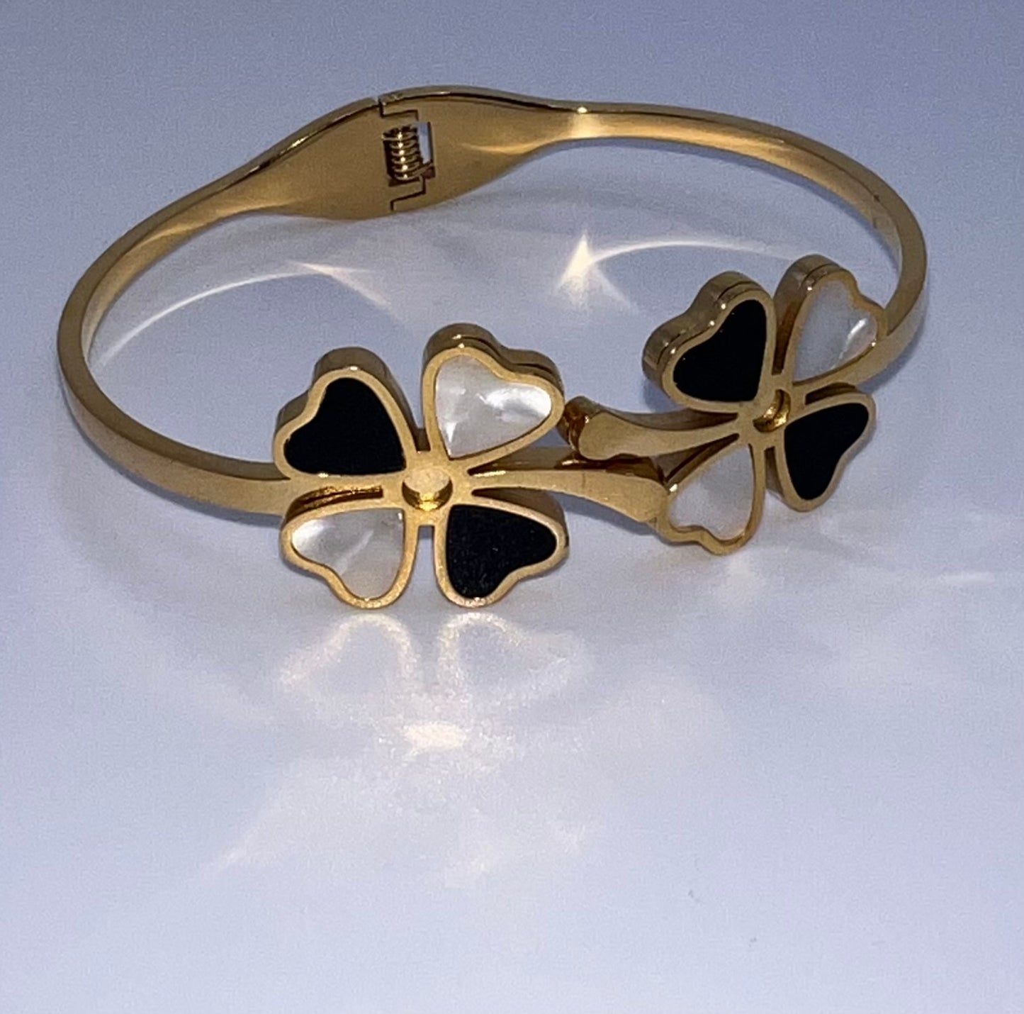 Clover bracelet - black, white and gold